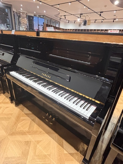 YAMAHA U100