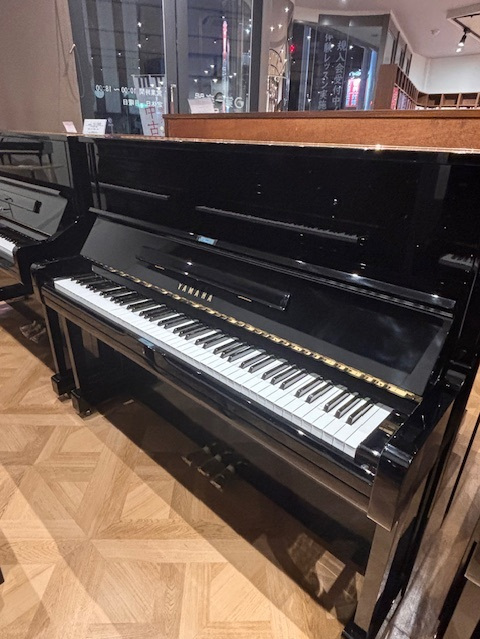 YAMAHA U1A