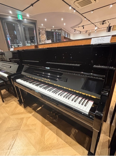 YAMAHA U1A